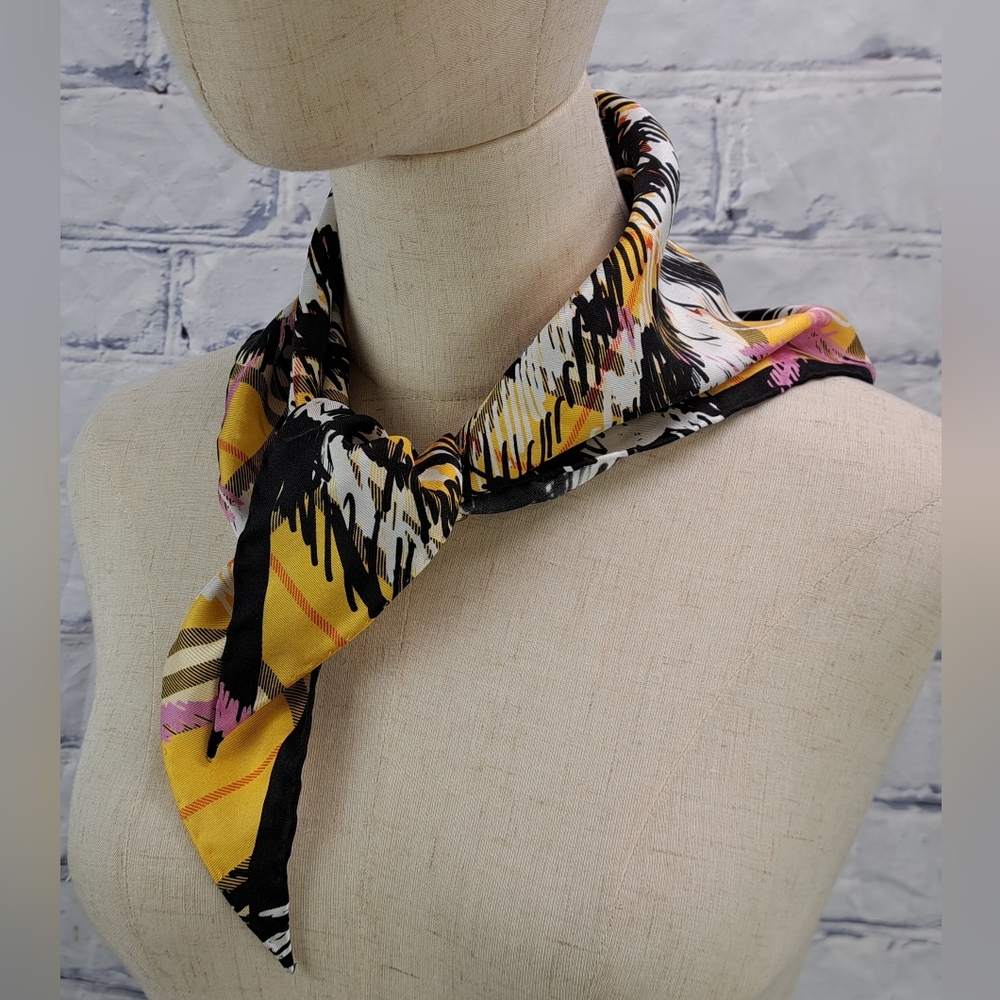 NWT Burberry Women's Scarf Scribble Printed Vintage Check 100% Silk - Picture 6 of 14